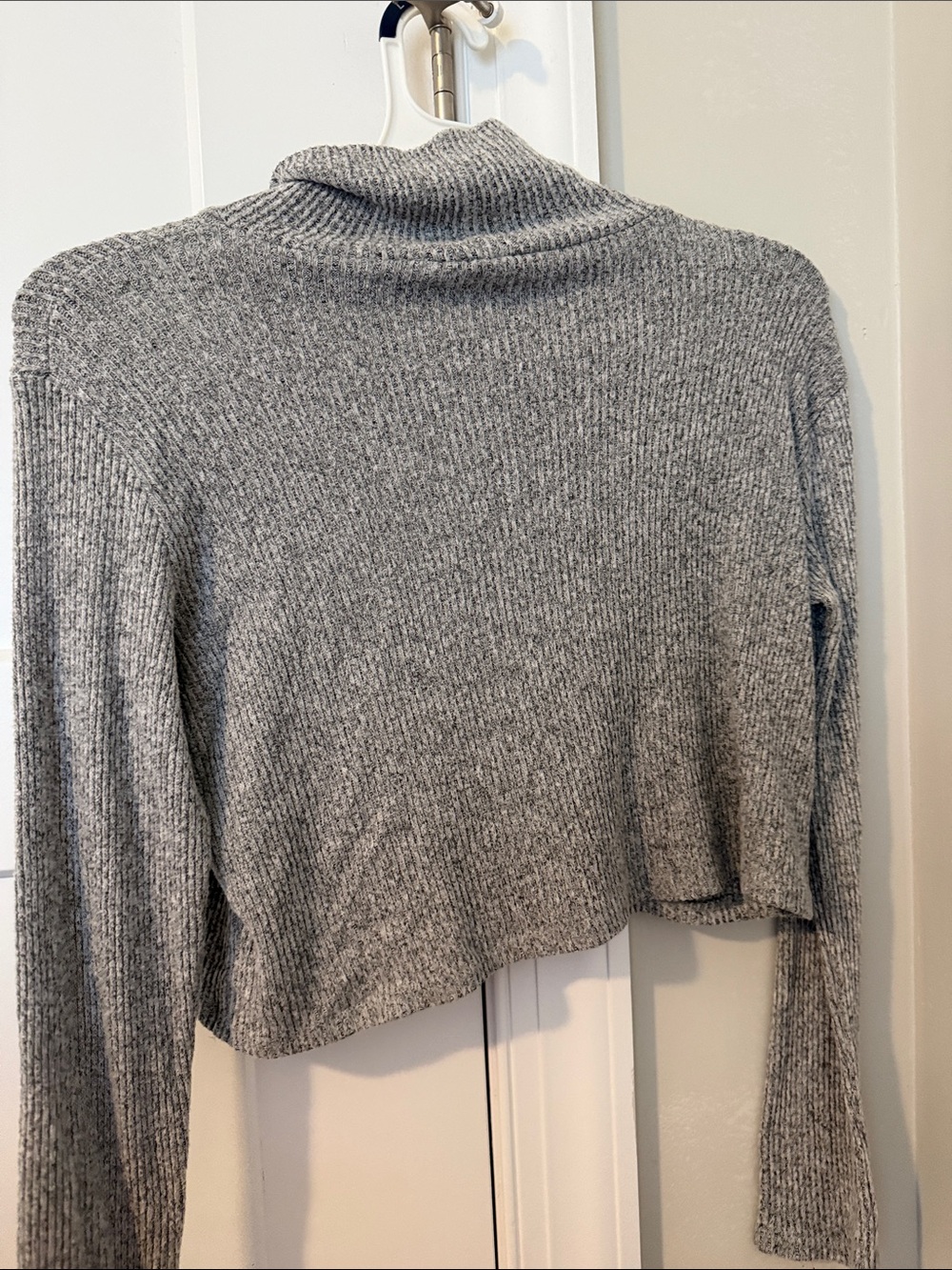 Olivia Rae Gray Ribbed Cropped Turtleneck Sweater - Picture 4 of 4